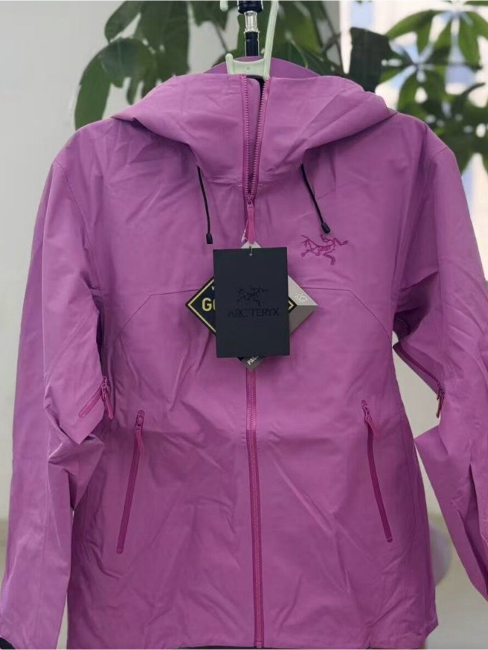 Arc'teryx GORE-TEX Outdoor Hardshell Jacket – Magenta/Purple – Size L NWT